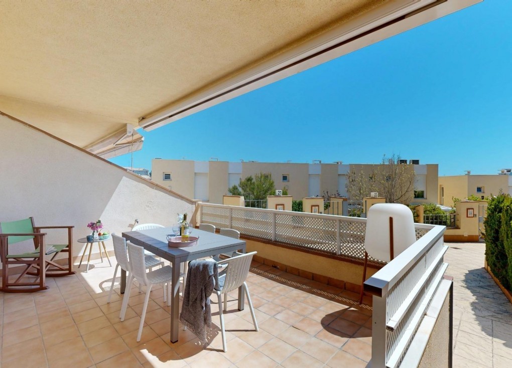 Resale - Apartment - Orihuela Costa - Campoamor
