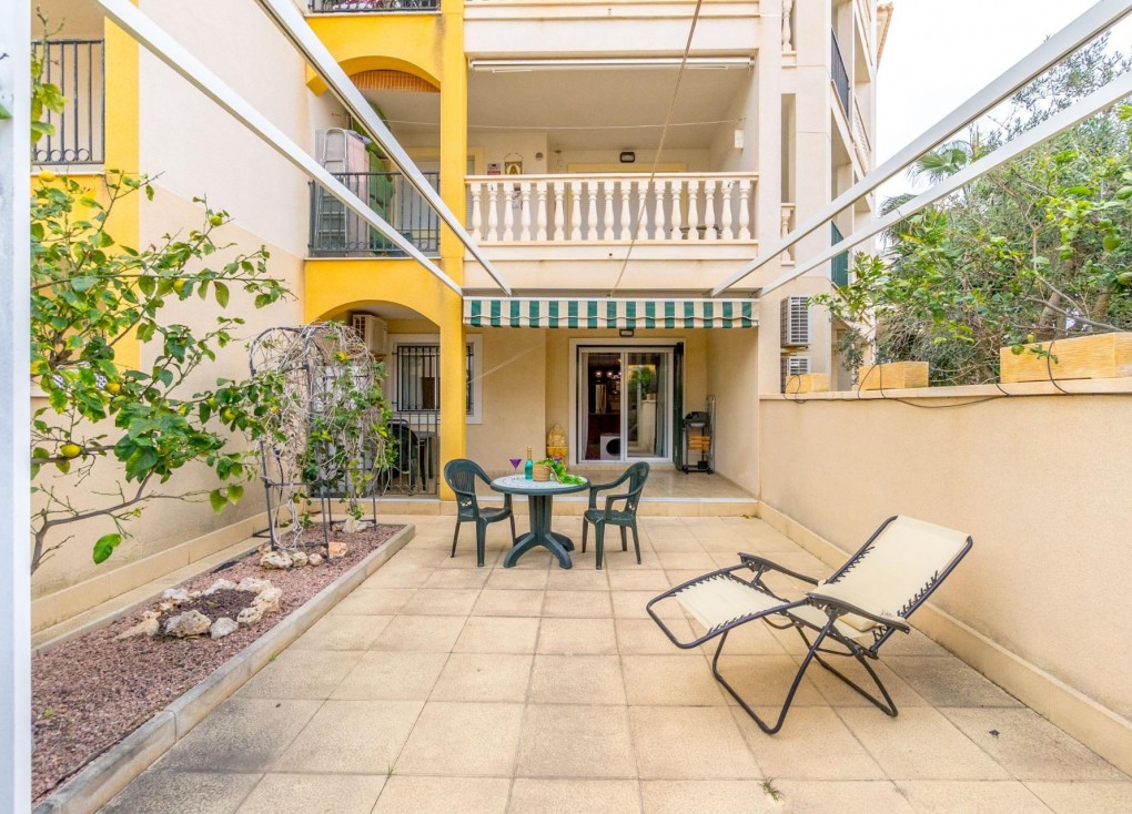 Resale - Apartment - Orihuela Costa - Campoamor