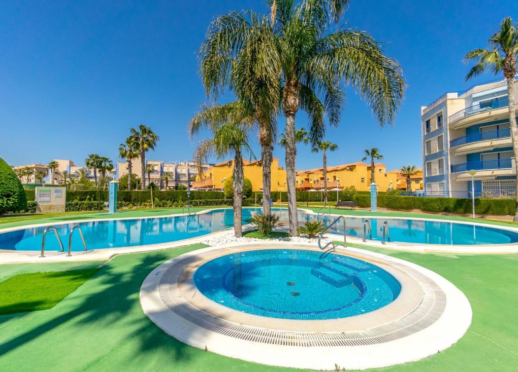 Resale - Apartment - Orihuela Costa - Campoamor