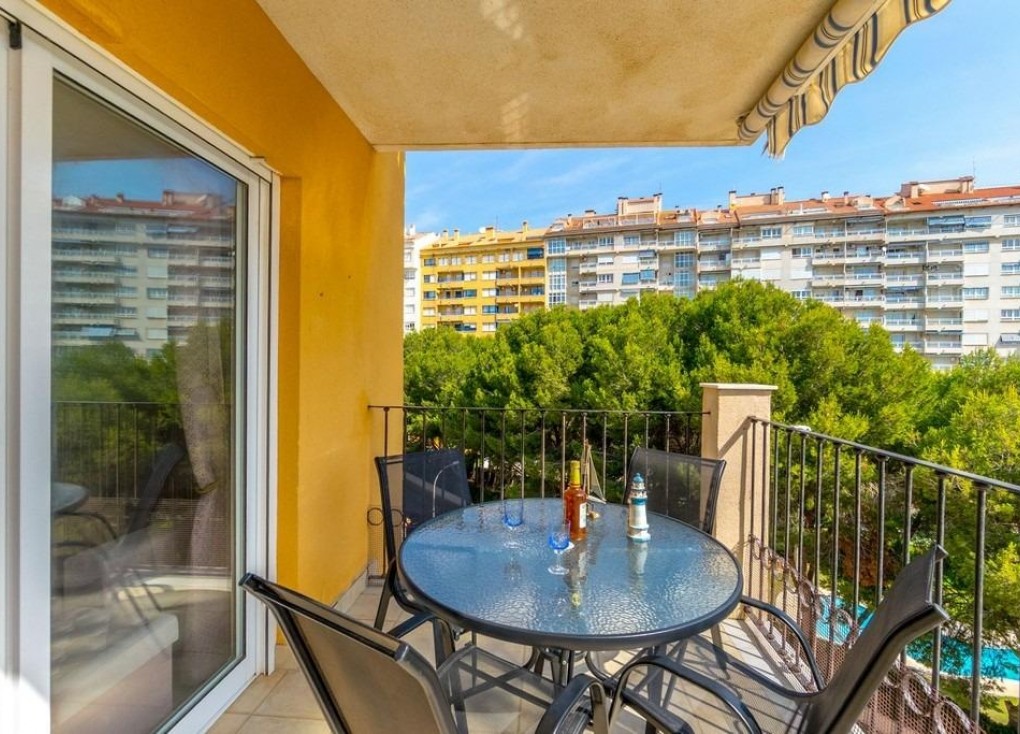 Resale - Apartment - Orihuela Costa - Campoamor