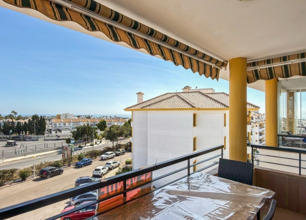 Resale - Apartment - Orihuela Costa - Campoamor