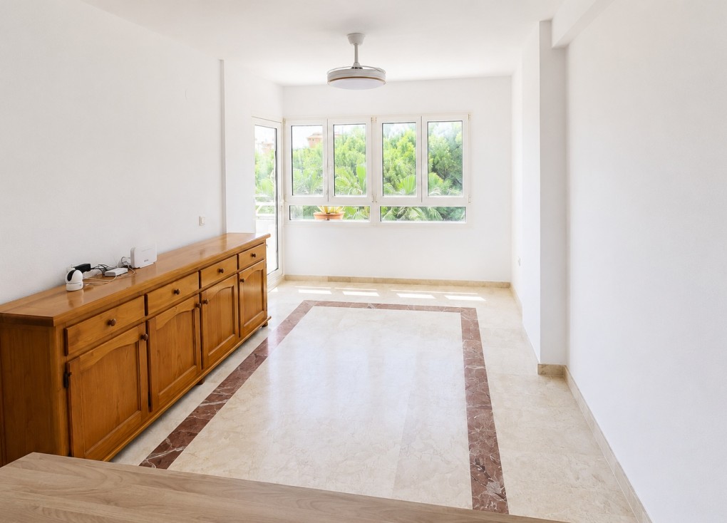 Resale - Apartment - Orihuela Costa - Campoamor
