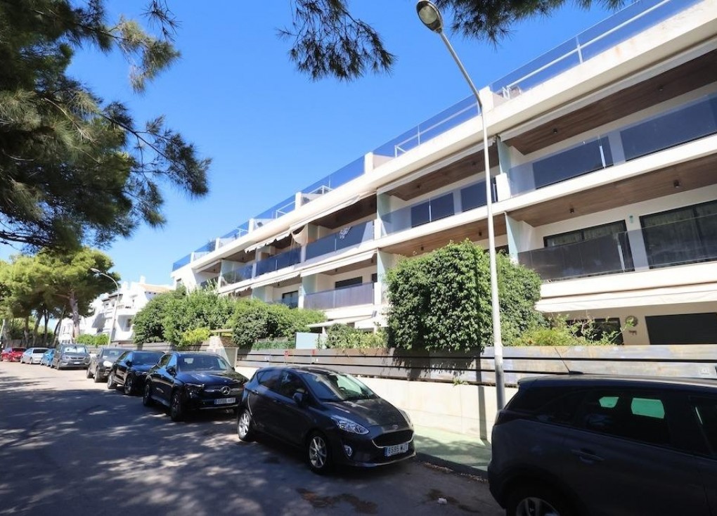 Resale - Apartment - Orihuela Costa - Campoamor