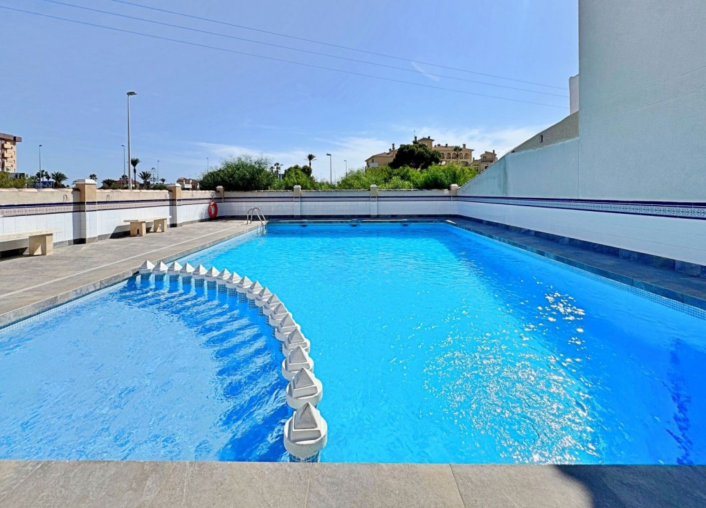 Resale - Apartment - Orihuela Costa - La Zenia