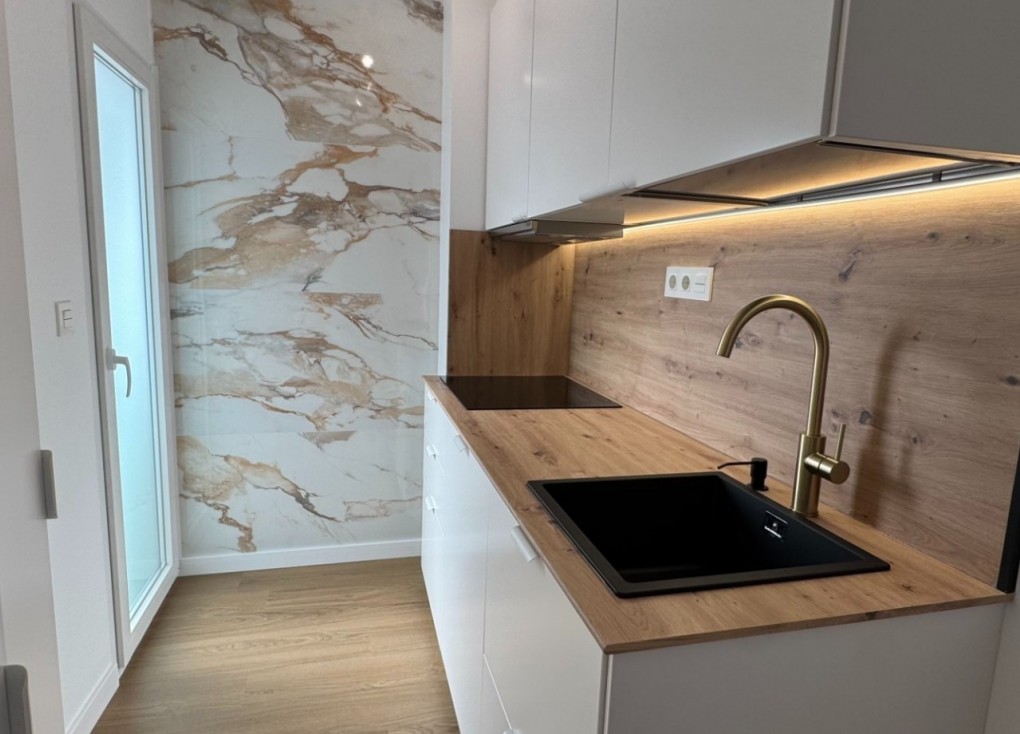 Resale - Apartment - Orihuela Costa - Punta Prima