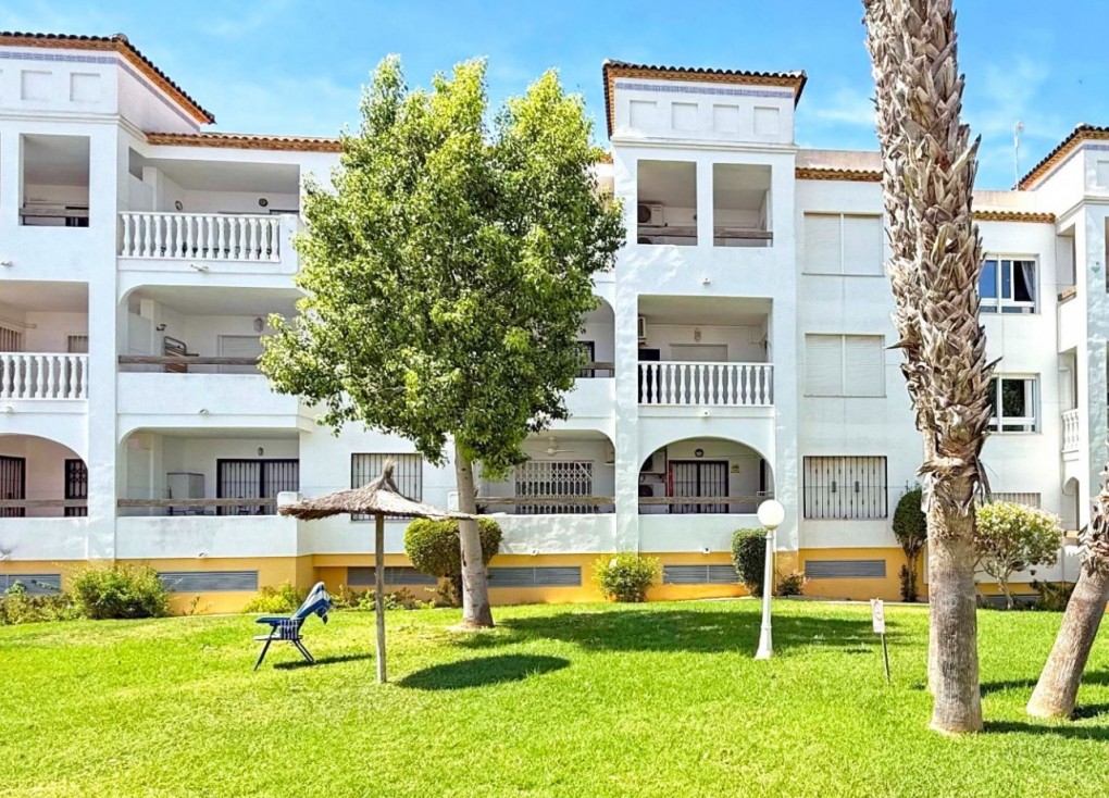 Resale - Apartment - Orihuela Costa - Villamartín