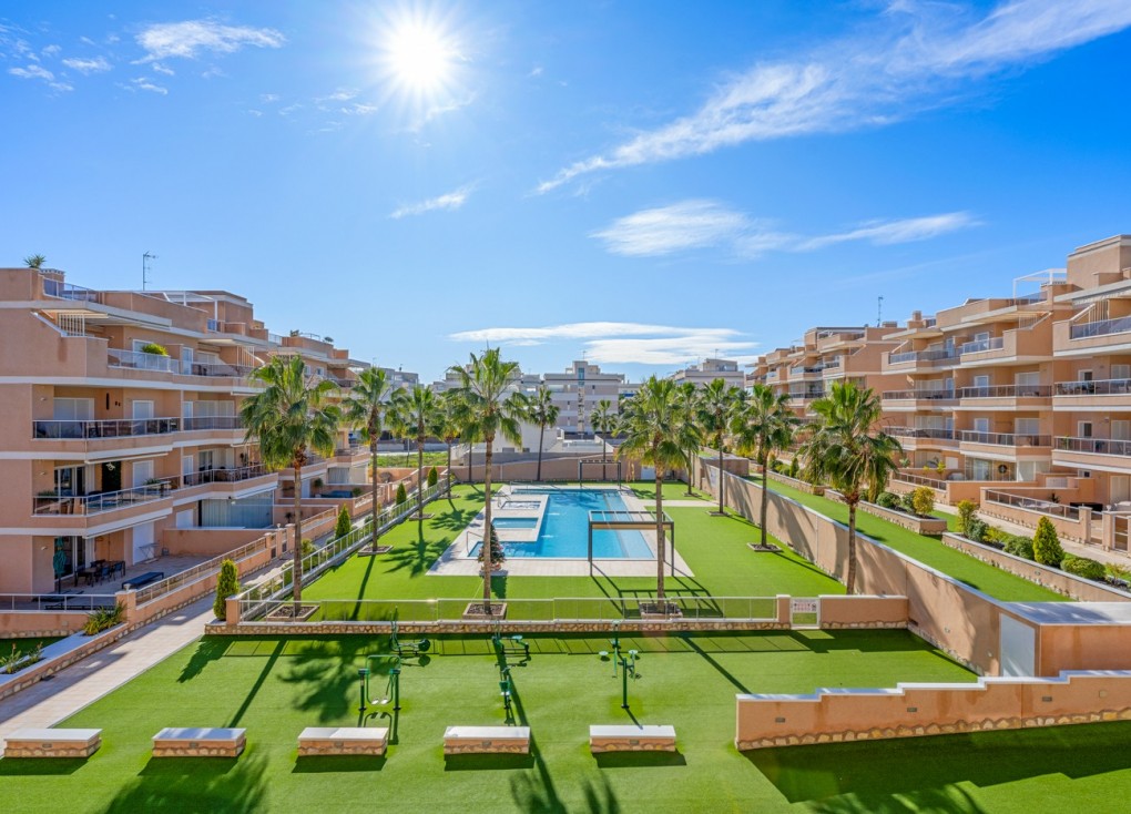 Resale - Apartment - Orihuela Costa - Villamartín