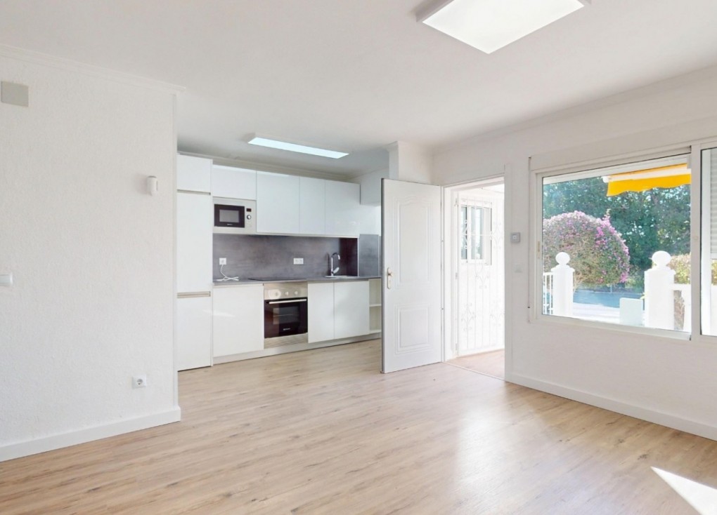 Resale - Apartment - Orihuela Costa - Villamartín