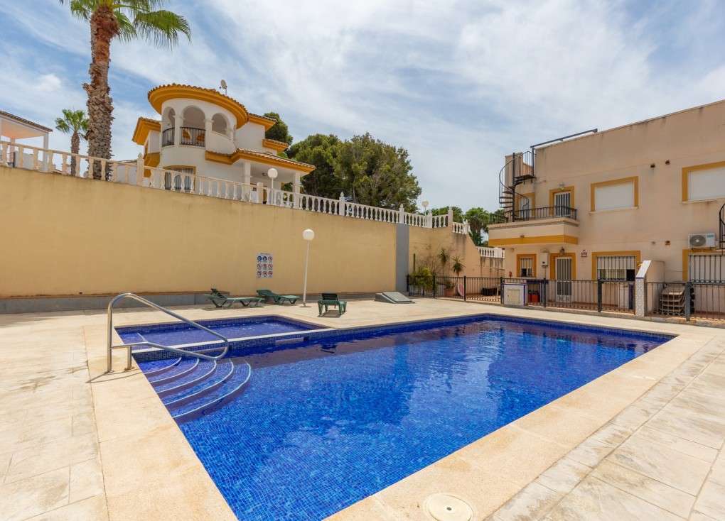Resale - Apartment - Orihuela - Villamartín