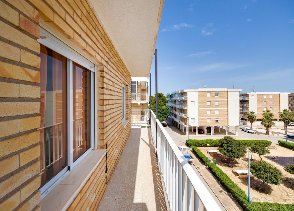 Resale - Apartment - Top Floor Apartment - Punta Prima