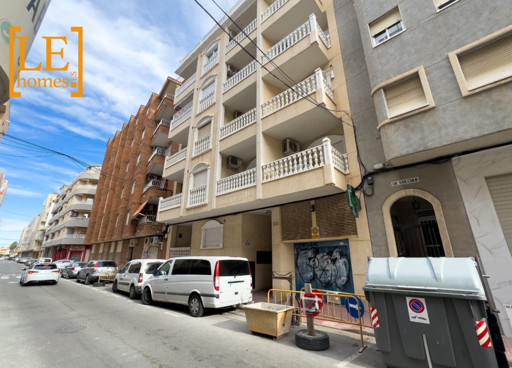 Resale - Apartment - Top Floor Apartment - Torrevieja - Playa de los Locos