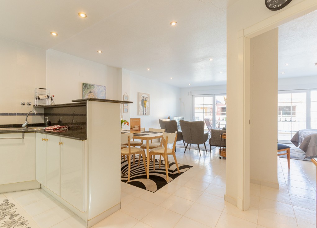 Resale - Apartment - Top Floor Apartment - Torrevieja - Playa de los Locos