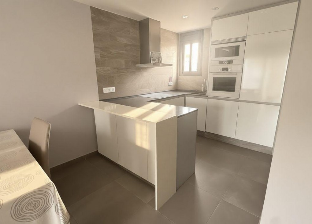 Resale - Apartment - Top Floor Apartment - Torrevieja - Punta Prima