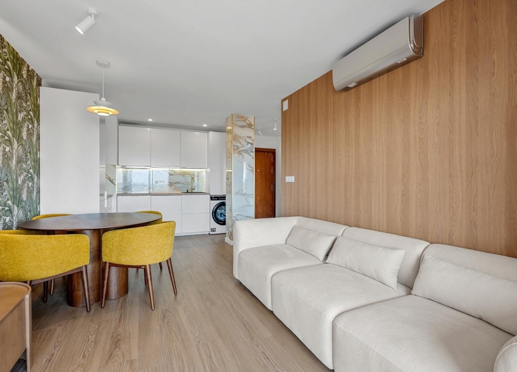 Resale - Apartment - Top Floor Apartment - Torrevieja - Punta Prima