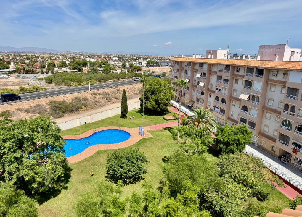 Resale - Apartment - Top Floor Apartment - Torrevieja