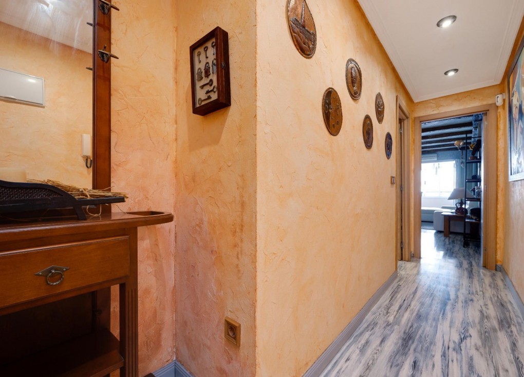 Resale - Apartment - Torrevieja - Acequion