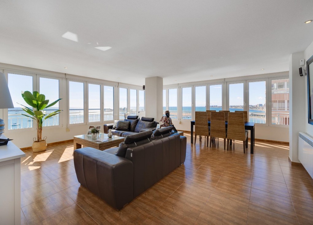 Resale - Apartment - Torrevieja - Acequion