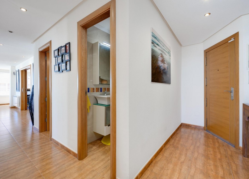 Resale - Apartment - Torrevieja - Acequion