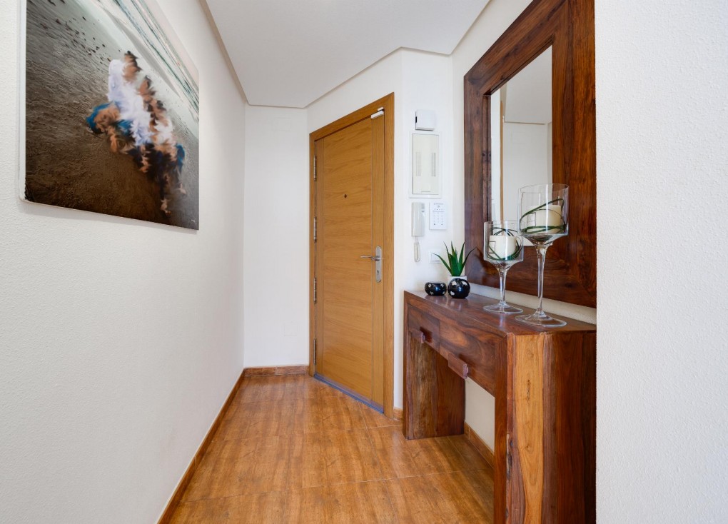 Resale - Apartment - Torrevieja - Acequion