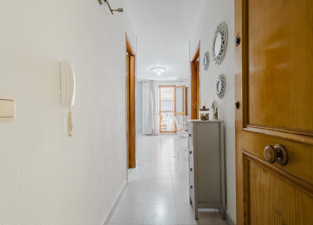 Resale - Apartment - Torrevieja - Acequion