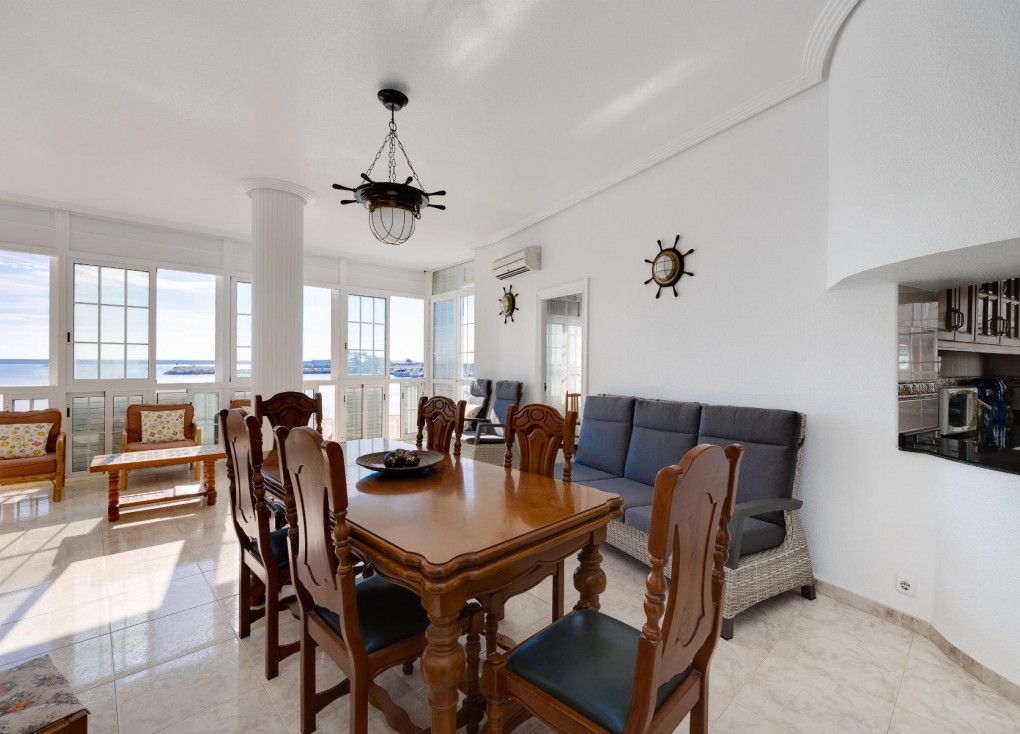 Resale - Apartment - Torrevieja - Acequion