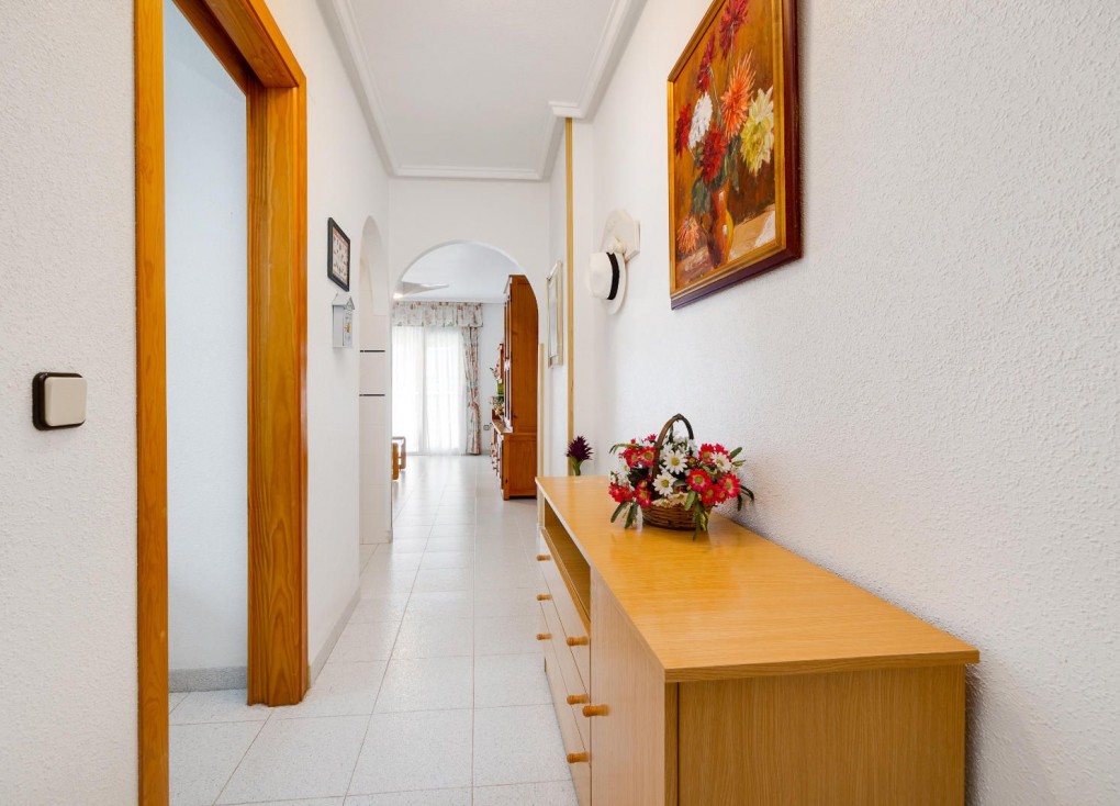 Resale - Apartment - Torrevieja - Acequion