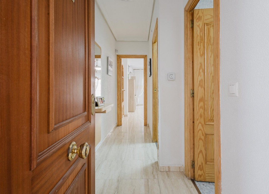 Resale - Apartment - Torrevieja - Acequion