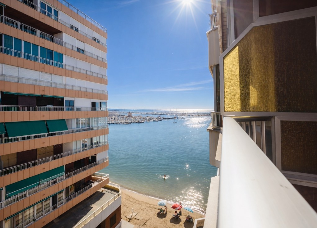 Resale - Apartment - Torrevieja - Acequion