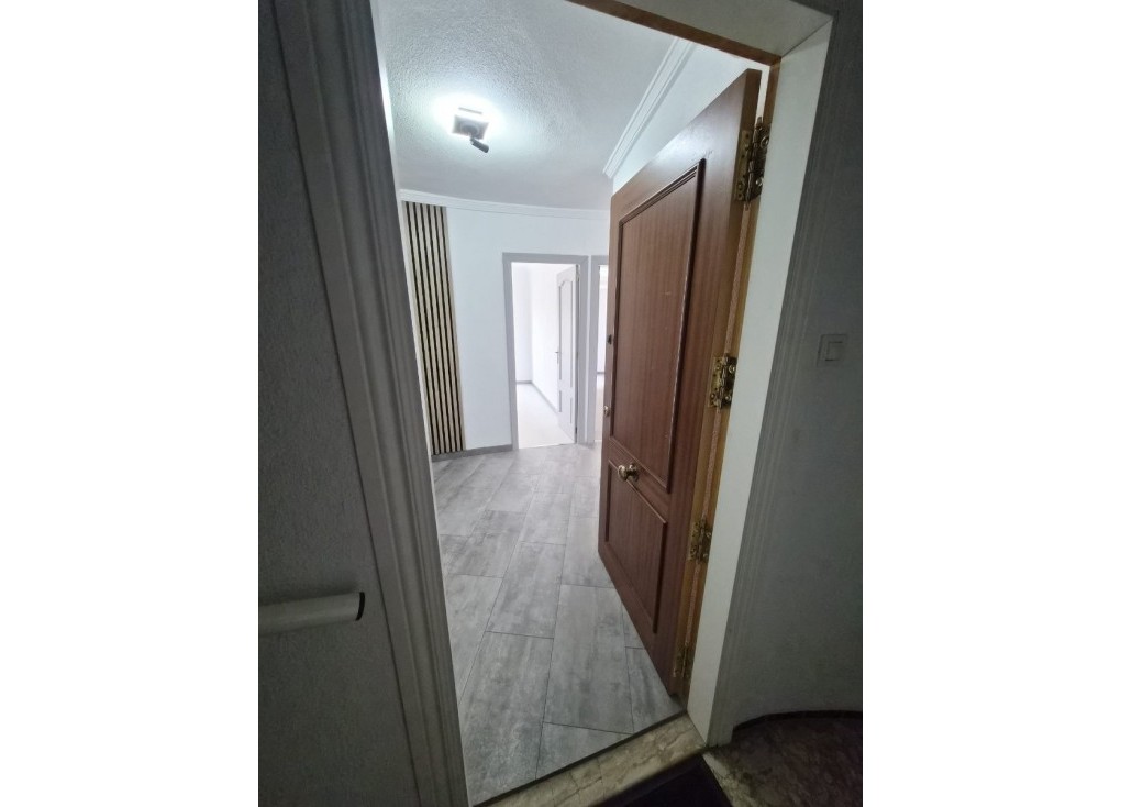 Resale - Apartment - Torrevieja - Acequion