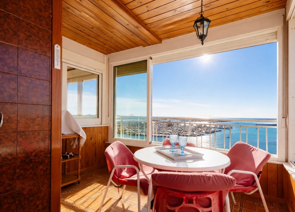 Resale - Apartment - Torrevieja - Acequion