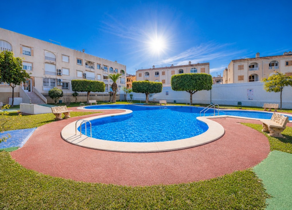 Resale - Apartment - Torrevieja - Acequion