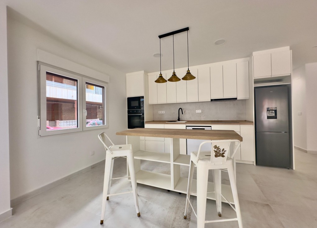 Resale - Apartment - Torrevieja - Acequion