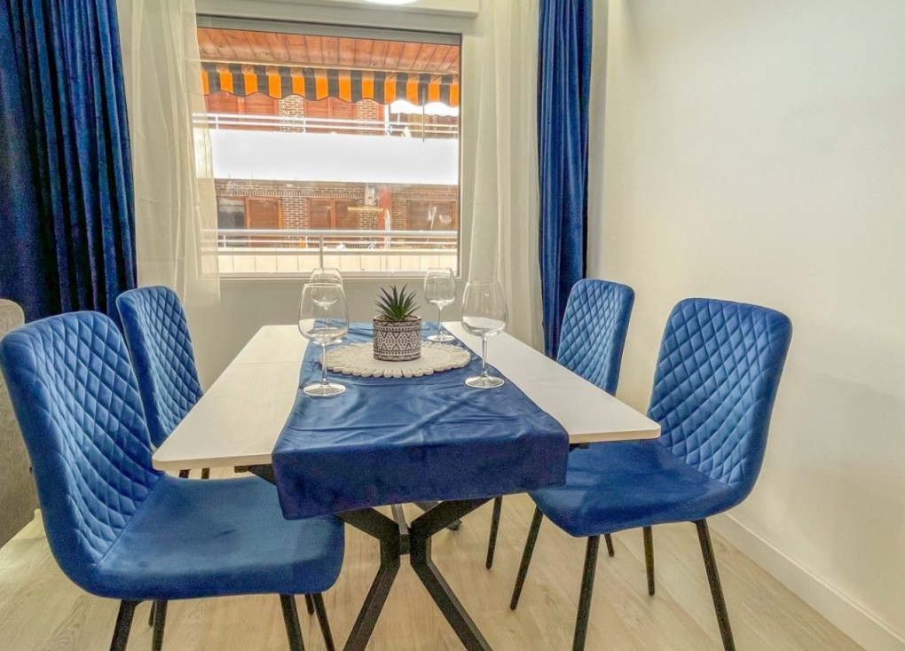 Resale - Apartment - Torrevieja - Acequion