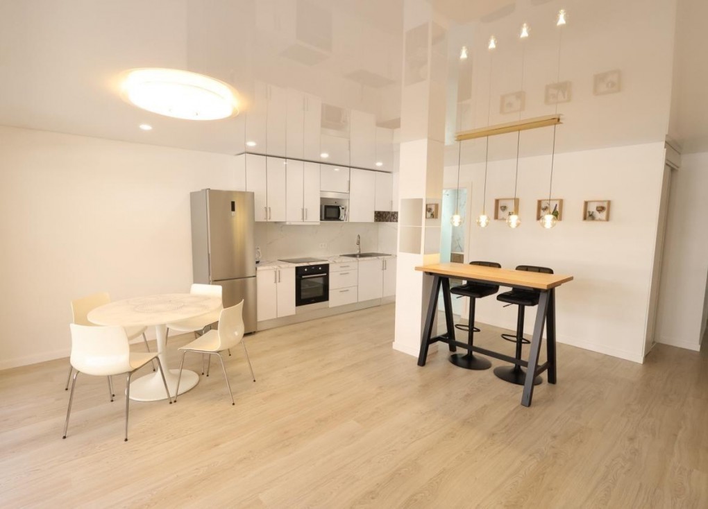Resale - Apartment - Torrevieja - Acequion