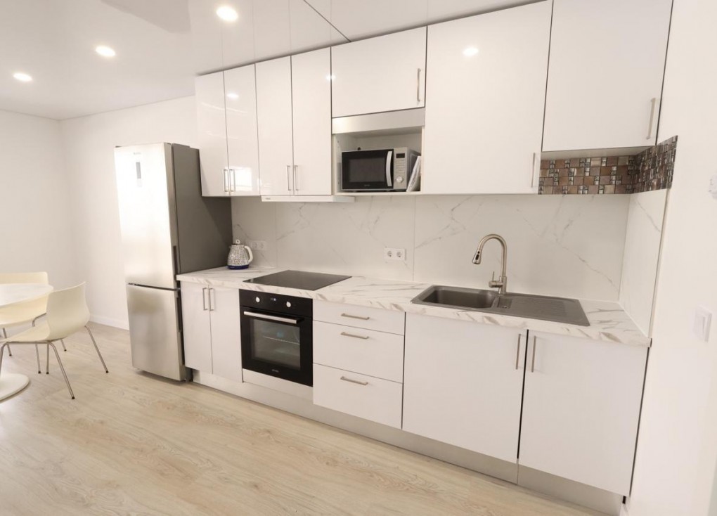 Resale - Apartment - Torrevieja - Acequion