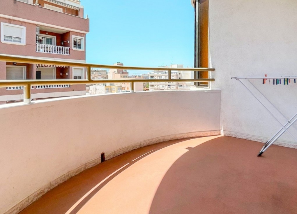 Resale - Apartment - Torrevieja - Acequion