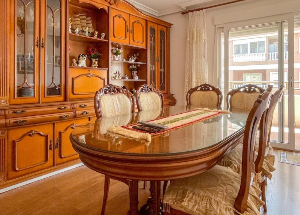 Resale - Apartment - Torrevieja - Acequion