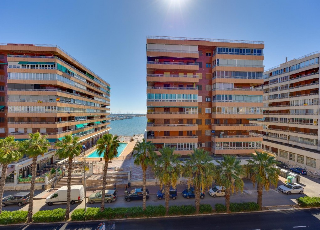 Resale - Apartment - Torrevieja - Acequion