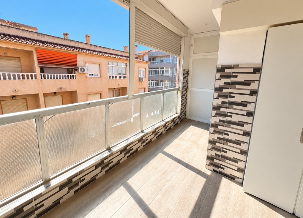 Resale - Apartment - Torrevieja - Acequion
