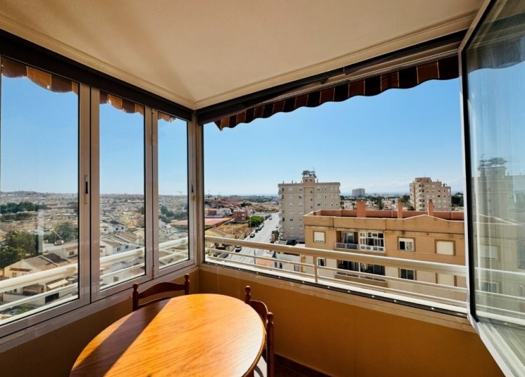 Resale - Apartment - Torrevieja - Aguas Nuevas