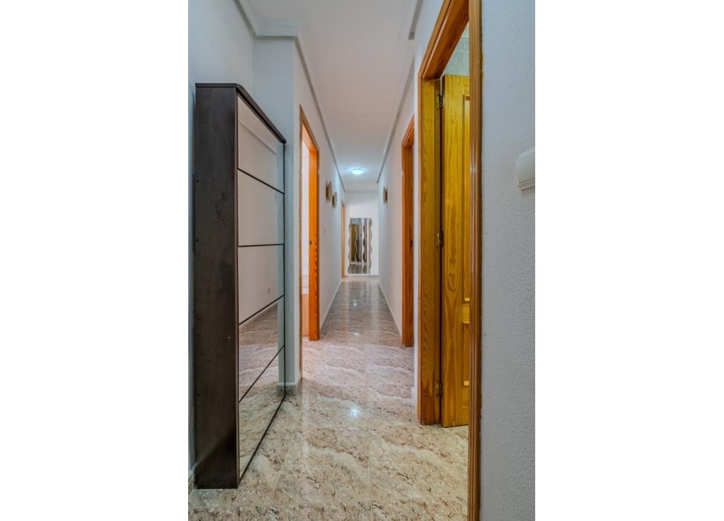 Resale - Apartment - Torrevieja - Calle Patricio Perez, 03183