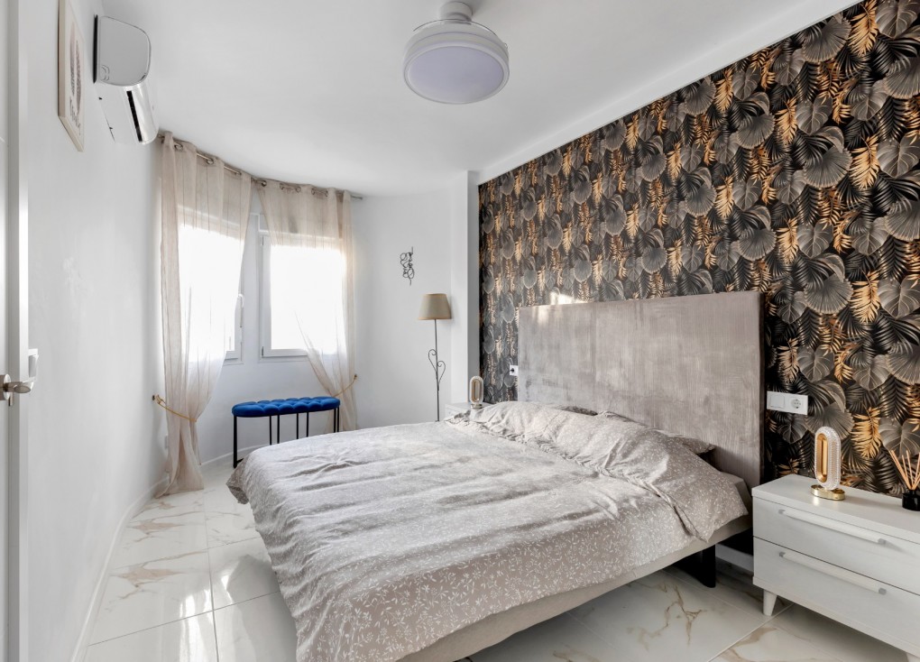 Resale - Apartment - Torrevieja - LA MATA