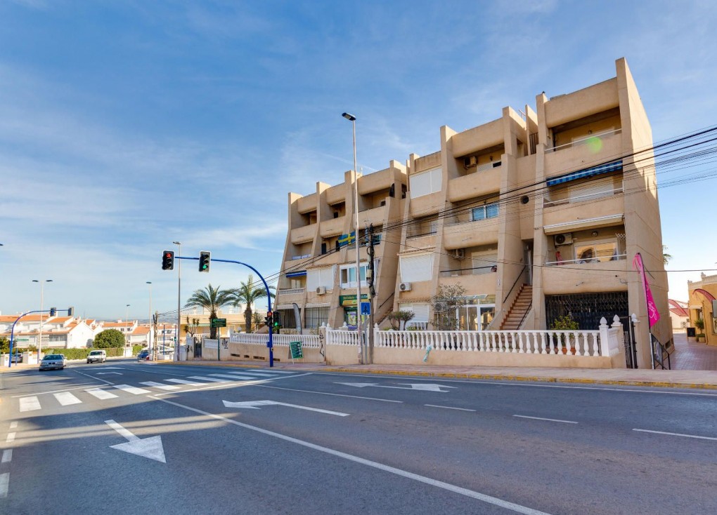 Resale - Apartment - Torrevieja - LA MATA