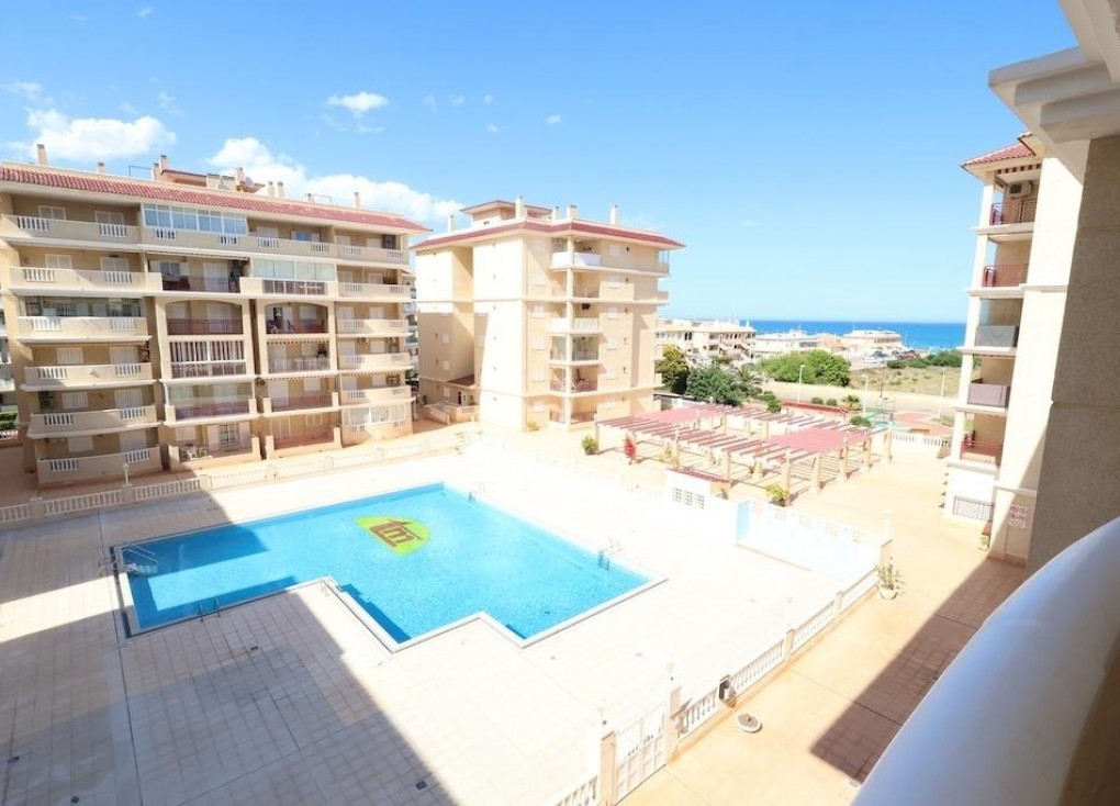 Resale - Apartment - Torrevieja - LA MATA