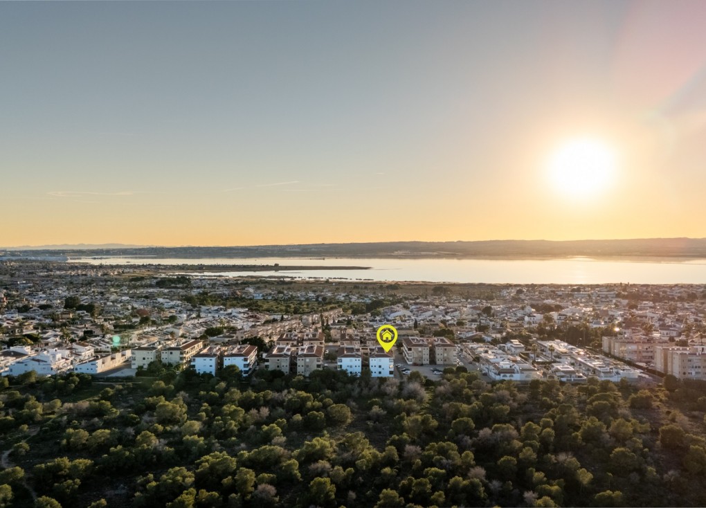 Resale - Apartment - Torrevieja - La Siesta