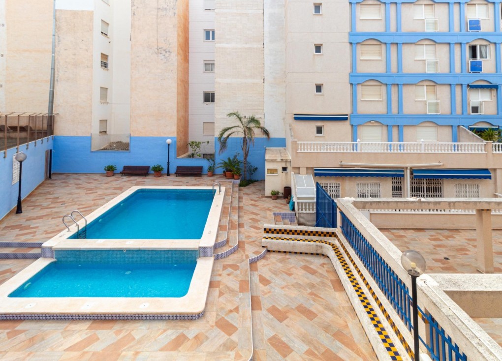 Resale - Apartment - Torrevieja - Playa de los Locos