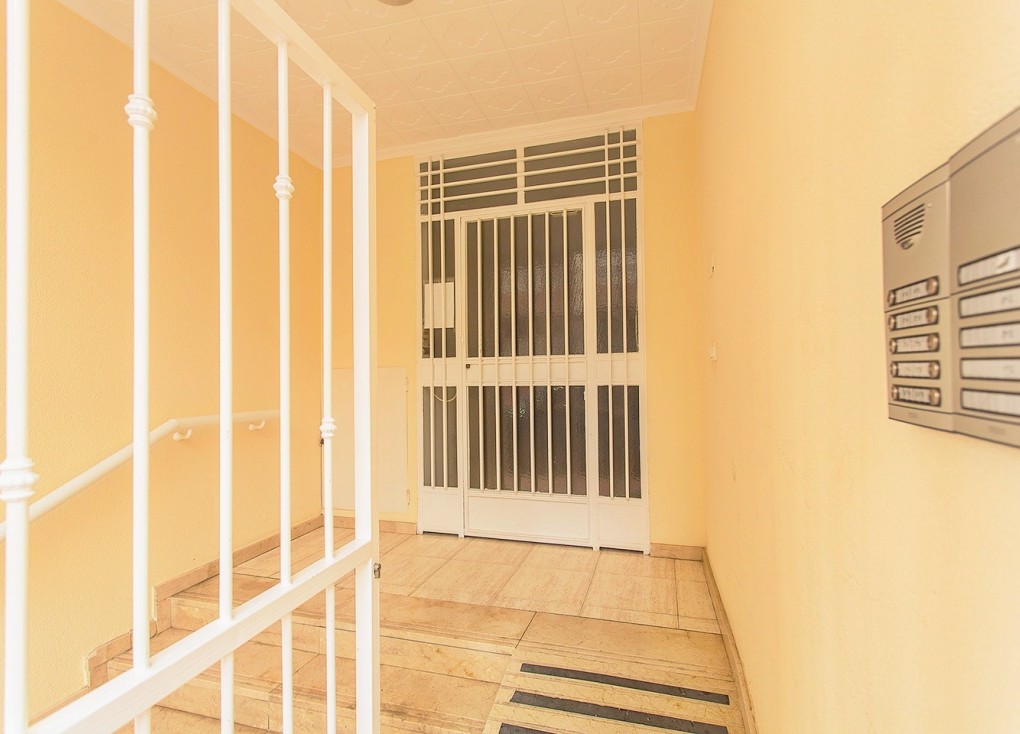Resale - Apartment - Torrevieja - Playa del Cura
