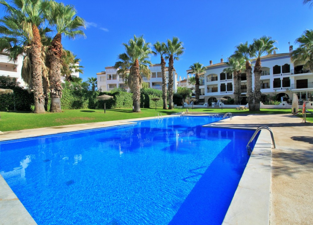Resale - Apartment - Villamartín