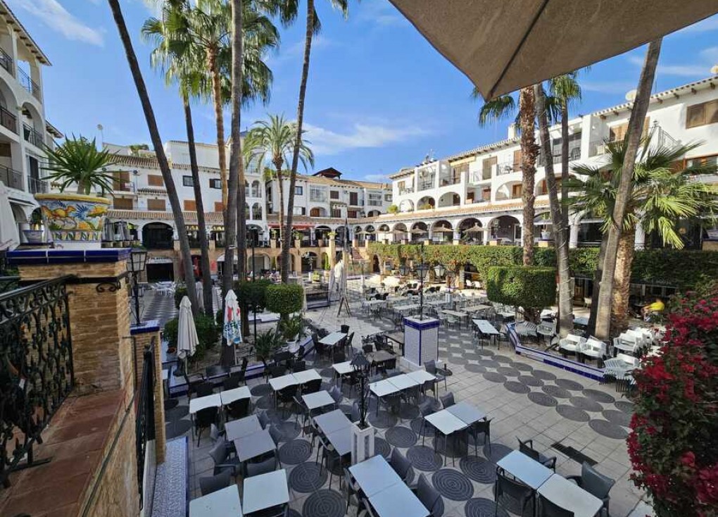 Resale - Apartment - Villamartín