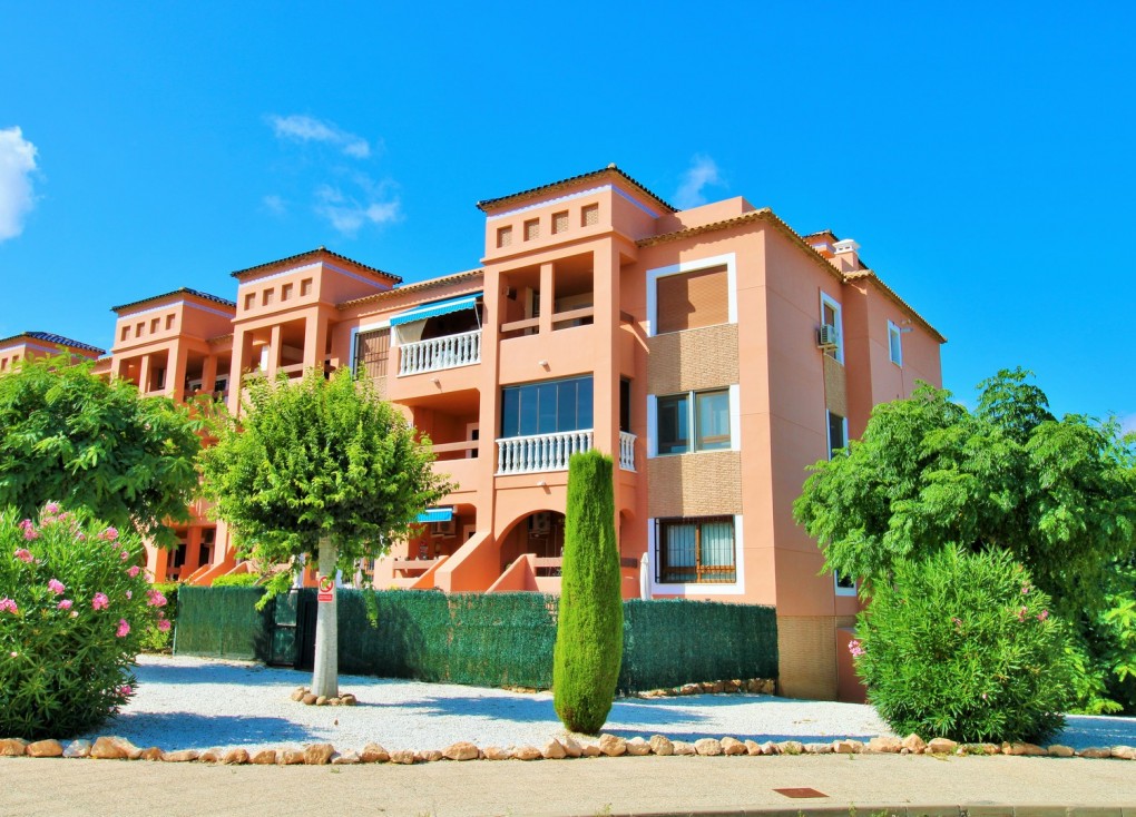 Resale - Apartment - Villamartín
